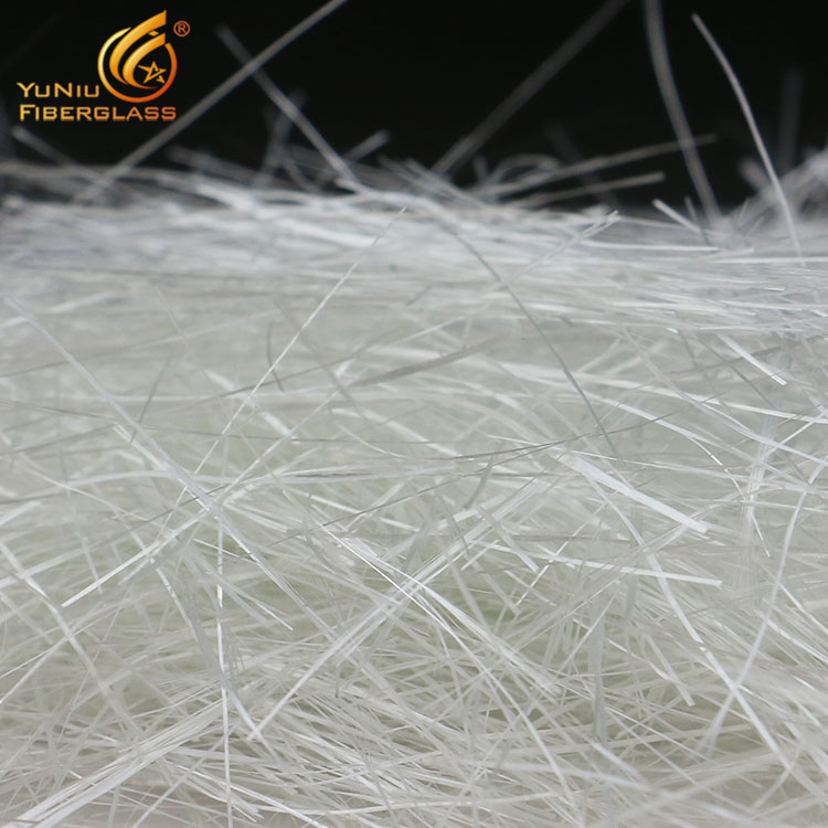 La fábrica de China suministra hilos cortados de fibra de vidrio al mejor precio preferencial de rendimiento de costo