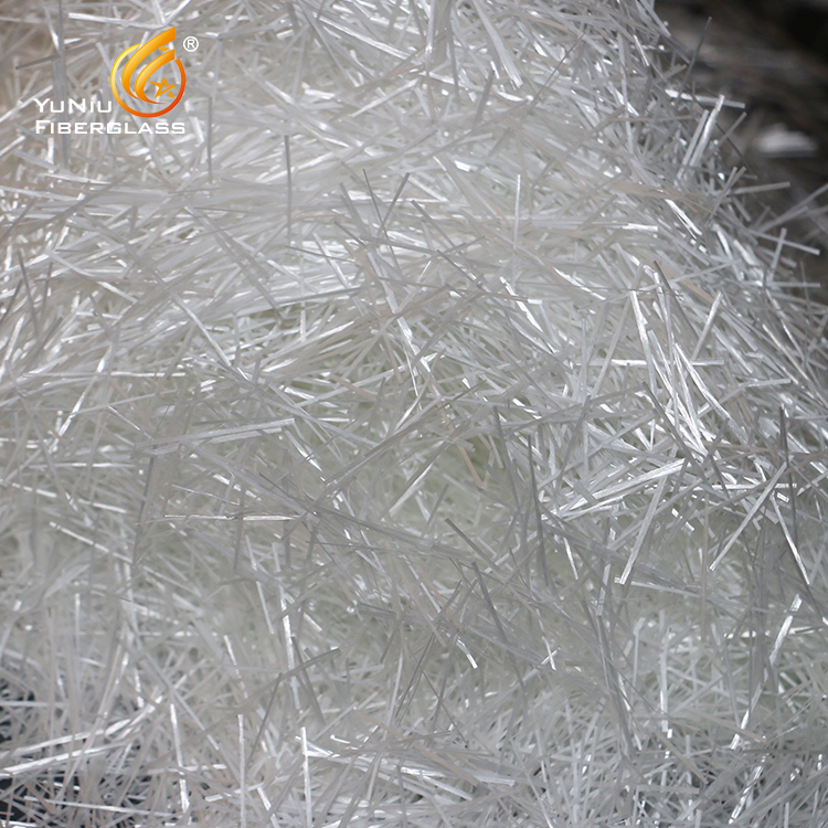 Hilos cortados de fibra de vidrio resistente a los álcalis de alta resistencia mecánica de 12 mm y 24 mm para la construcción